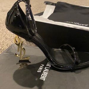 New! Only worn for a few hours.